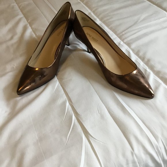 Nine West pointed toe pump. - Picture 1 of 3